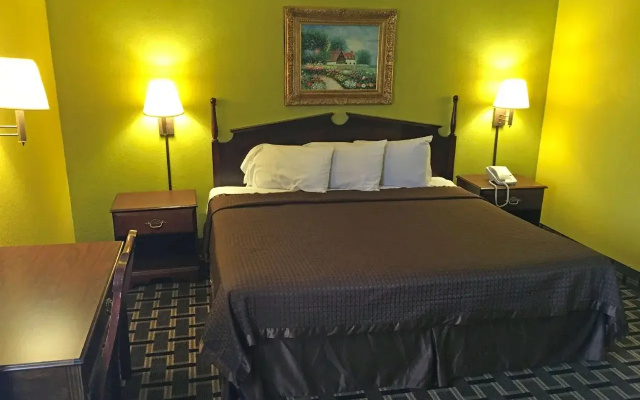 Country Hearth Inn and Suites Bowling Green