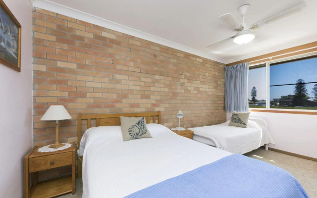 Fairholme 12