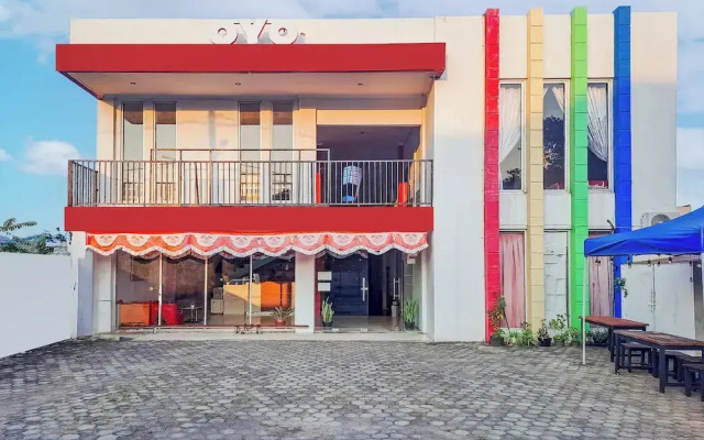 Hotel O Enggal Near Gor Saburai Formerly Hotel Pelangi
