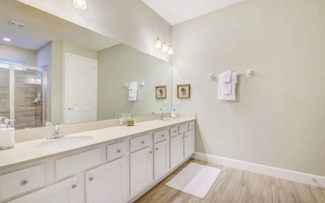 Solterra - 7004 Oak Wood Street