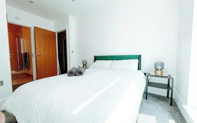 Londonaprt/sleeps6/gym/waterfront/wifi