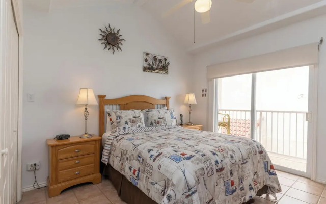 2-story Condo Next to Beach w/ Ocean Views!