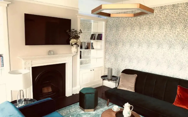 The Midsummer Common - Modern & Spacious 2BDR House with Garden