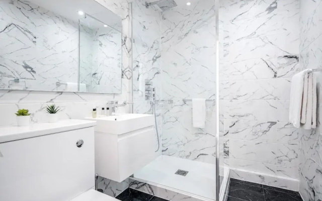 Royal Docks Guesthouse by LUXHABITAT