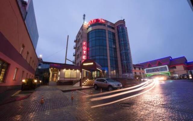 Гостиница Pivdenniy Украина, Львов - отзывы, цены и фото номеров - забронировать гостиницу Pivdenniy онлайн вид на фасад