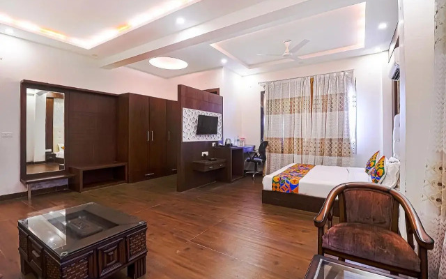 Fabhotel Swess Grand