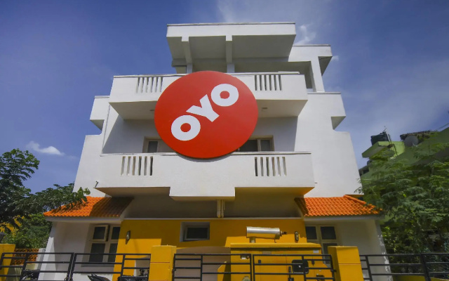 OYO 75637 B-stays