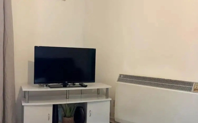 Cozy Northolt Hideaway 1BR Free Wifi Streetparking