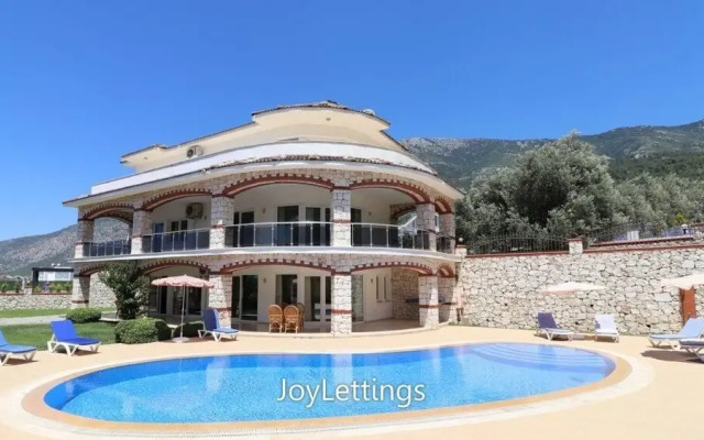 Villa NKL1 by JoyLettings