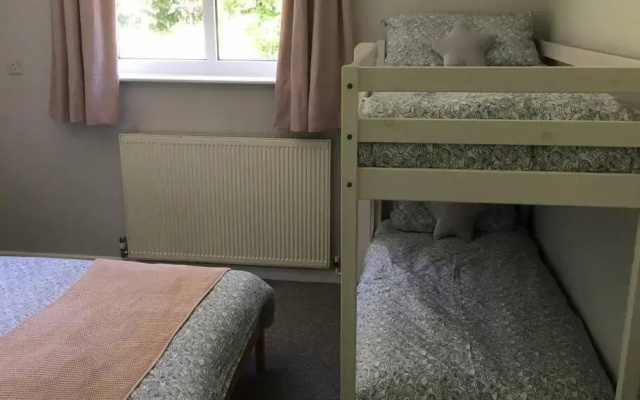 Bright and spacious annex near Lymington with private garden
