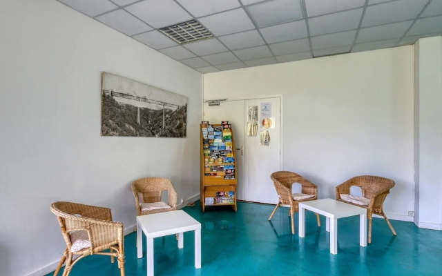 3-person Lakefront Stay in Miremont