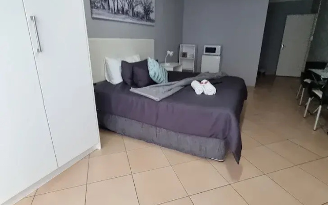 Stay @ Home Airport Lodge