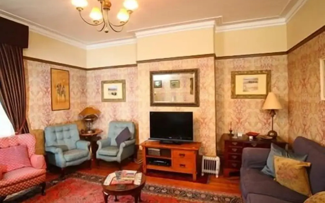 Meare Manor - Guest House