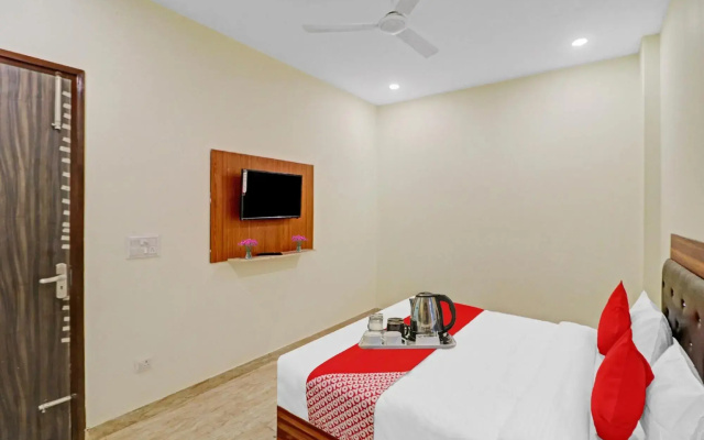 OYO 87988 Hotel Happy Moments