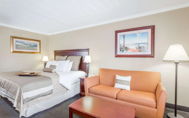 Days Inn by Wyndham Destin