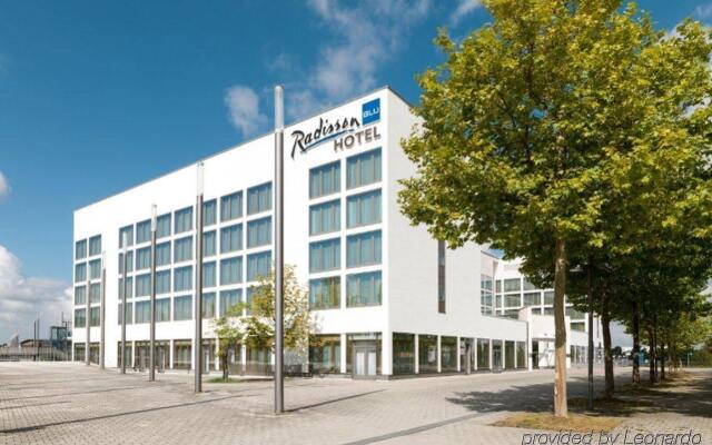 Отель Radisson Blu Hotel, Hannover Германия, Ганновер - отзывы, цены и фото номеров - забронировать отель Radisson Blu Hotel, Hannover онлайн вид на фасад