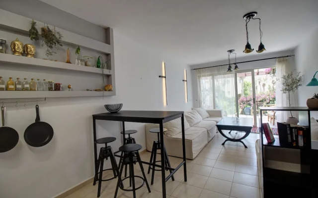 1 Bedroom Apartment on Beach Elias Upper