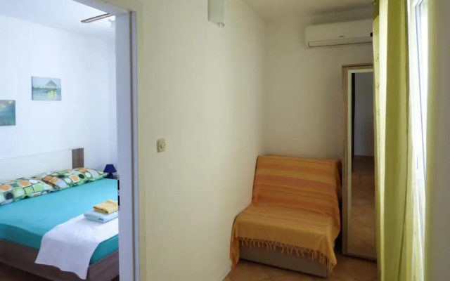 Awesome Home in Mimice With 3 Bedrooms, Jacuzzi and Wifi