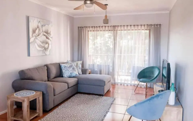 Newly Renovated 2 bed Apartment - Kingston Estate