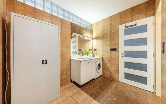 La Dolce Vita –Massage Shower Stay W/ Ac + Balcony