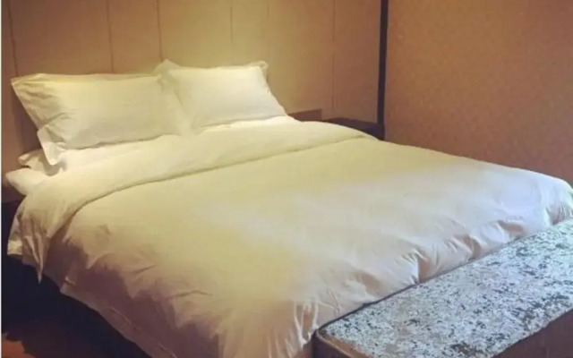 Shengtang Yishe Hot Spring Resort Hotel