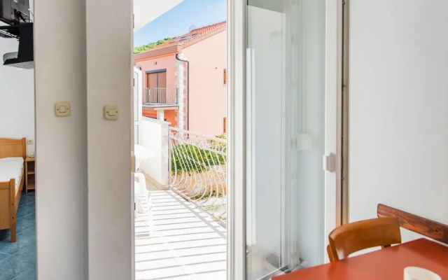 Stunning Apartment in Slatine With 1 Bedrooms and Wifi