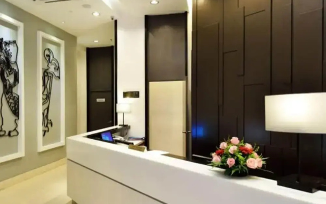 Holiday Villa Hotel & Suites