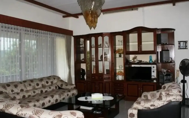 De Dago Pakar Villa by HouseinBandung