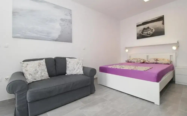 UGA - Perfect Location - SA6 Grgur