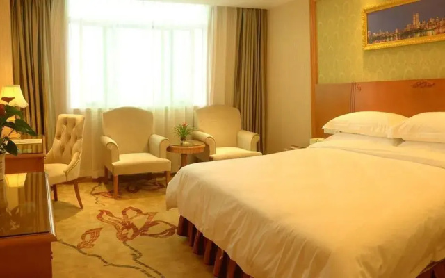 Vienna Hotel (Shenzhen Henggang & Tangkeng Metro Station)