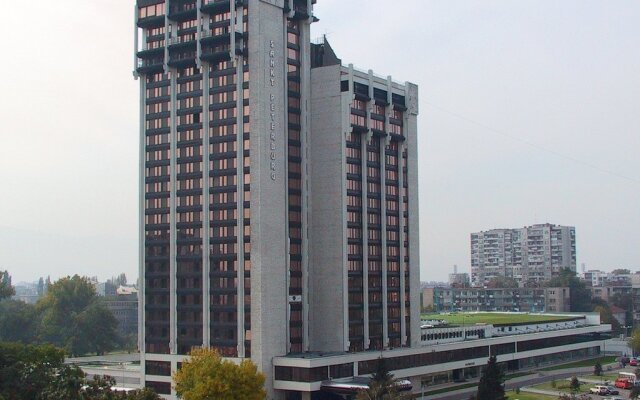 Отель Парк-Отель Санкт-Петербург Болгария, Пловдив - отзывы, цены и фото номеров - забронировать отель Парк-Отель Санкт-Петербург онлайн вид на фасад