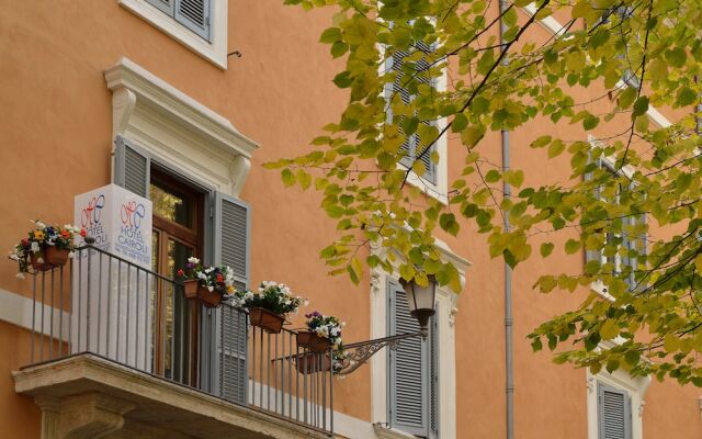 Hotel Cairoli вид на фасад