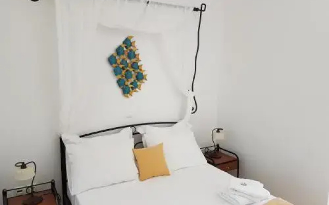 Sarakiniko Rooms