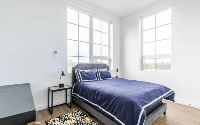 Grand 2Br Dundurn Loft Rooftop Terrace With Sunbeds Parking Gym