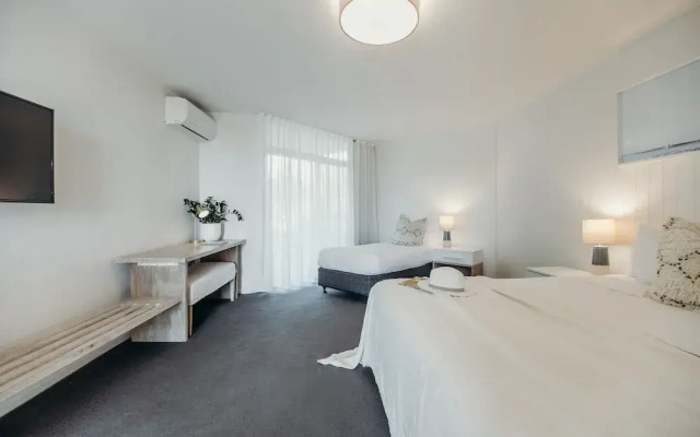 Ibis Styles Salamander Shores