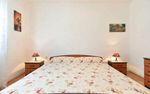 Apartment 684