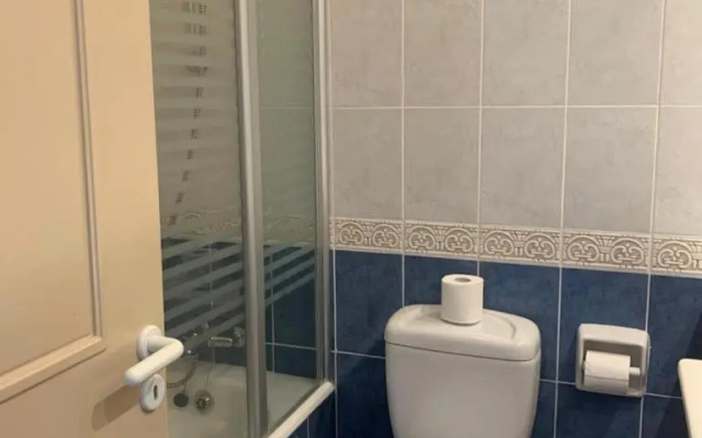 Spacious 3 bed, 2 bath maisonette in Regina Gardens