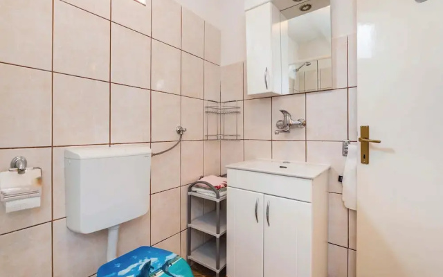 Nice Apartment in Lopci With 2 Bedrooms
