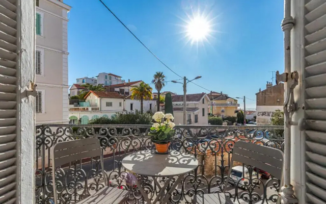 Bourgeois 3 bdrs & Large Terrace - 5mn from le Palaisdowtown