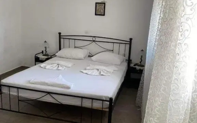 Giannis-Kleopatra House 1