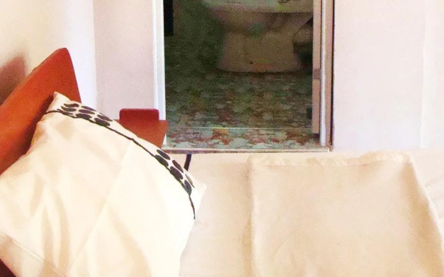 Arugambay Tourist Hotel Meenas