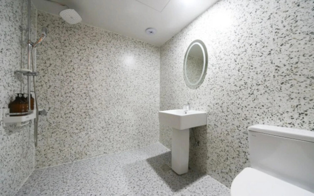 Changwon Myeongseodong Hotel Laon