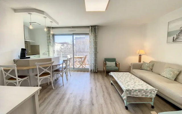 Terrace Apartment Near the Beach