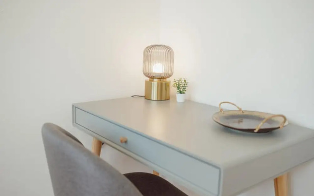 Modern Stylish Apartment II by Vacationy