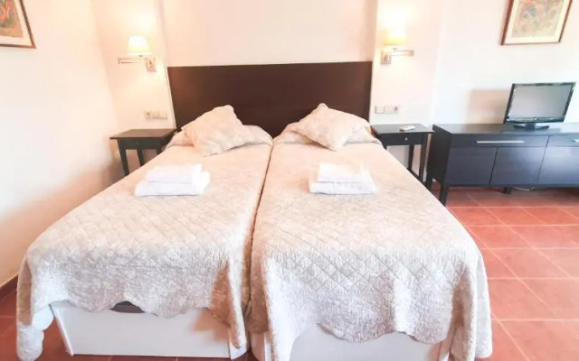 Skol 329 – Spacious Beachfront Studio with Sea Views