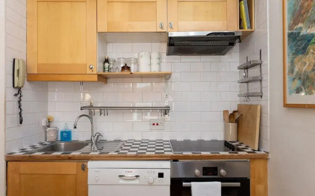 Spacious, Light-Filled 2 Bedroom Apartment