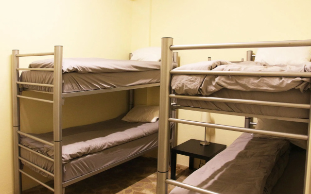 Can Pansiyon Apart - Caters to Men - Hostel
