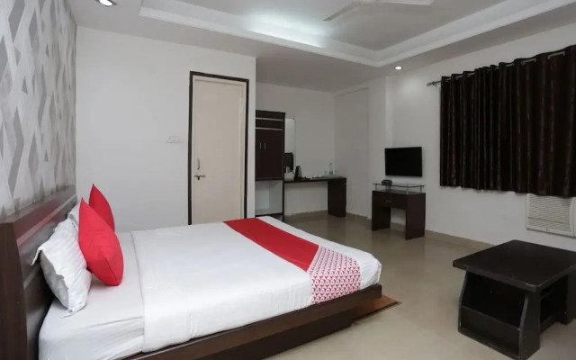 OYO 3260 Hotel Abhinav Palace