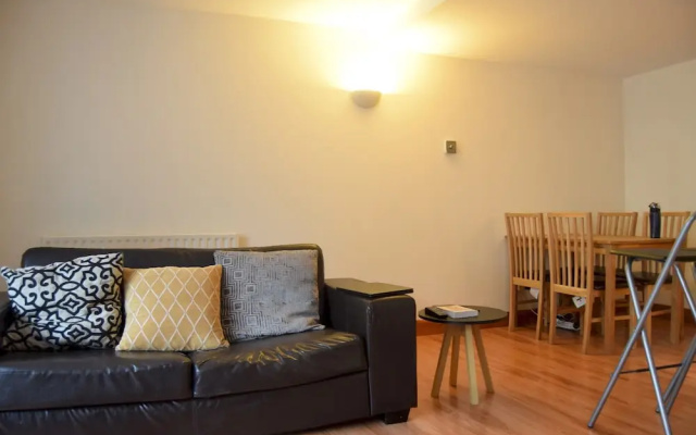 Modern 2 Bedroom Apartment