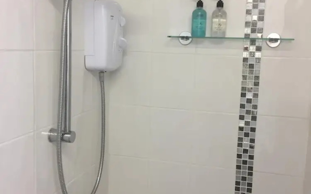 Basingstoke En Suite Room in Garden Annex